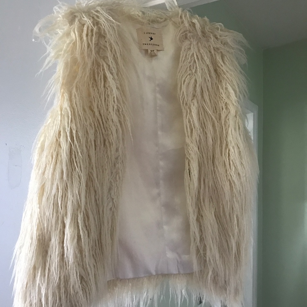 VEGAN Faux fur white vest boho chic sz. S